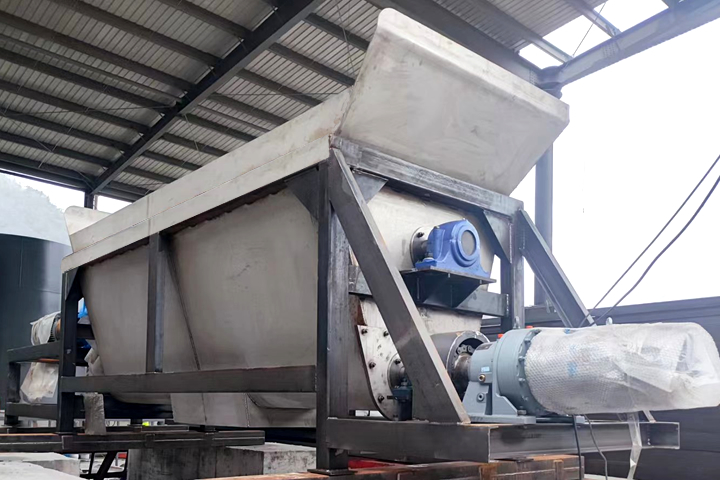 金屬污泥烘干機可以將金屬污泥再加工處理再利用，具有良好的社會經(jīng)濟環(huán)境效益。