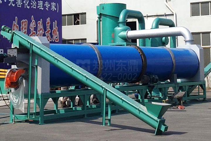 雞糞烘干機(jī)是一種專門用于處理禽畜糞便（如雞糞、牛糞、豬糞等）的干燥設(shè)備，通過脫水、高溫?zé)犸L(fēng)烘干、消毒滅菌、除臭等工序，將高含水量的糞便轉(zhuǎn)化為低含水量的有機(jī)肥料或飼料，實(shí)現(xiàn)了畜禽糞便的快速高效利用。