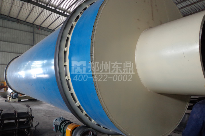 樹皮烘干機可以解決塊莖大、長度長些的樹皮、樹枝、棕櫚絲物料烘干