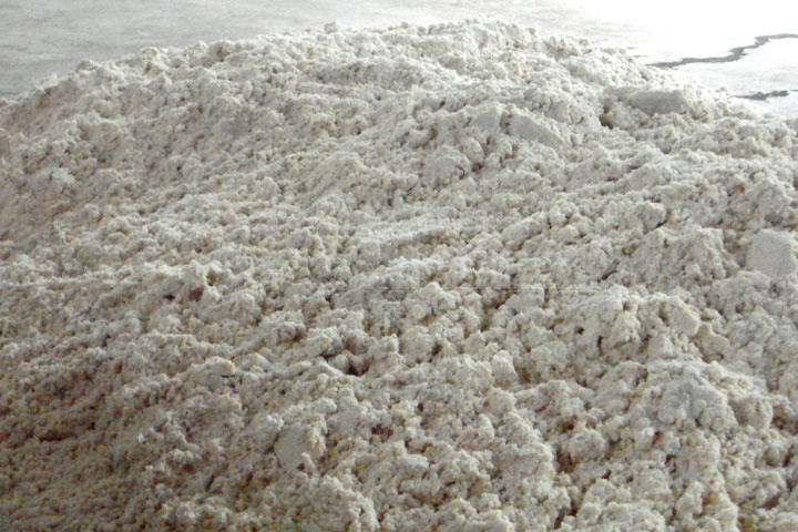 東鼎豆渣烘干機(jī)生產(chǎn)線的工藝參數(shù)和各設(shè)備技術(shù)參數(shù)及結(jié)構(gòu)的選取和設(shè)計(jì)是在經(jīng)過對豆渣物料的認(rèn)真分析研究才得出。