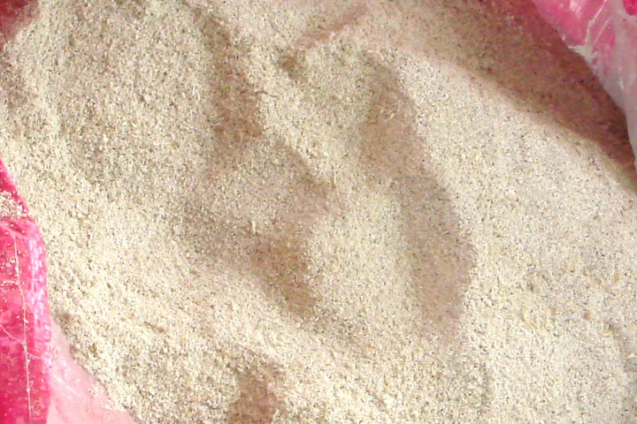 東鼎豆渣烘干機(jī)生產(chǎn)線的工藝參數(shù)和各設(shè)備技術(shù)參數(shù)及結(jié)構(gòu)的選取和設(shè)計(jì)是在經(jīng)過對豆渣物料的認(rèn)真分析研究才得出。