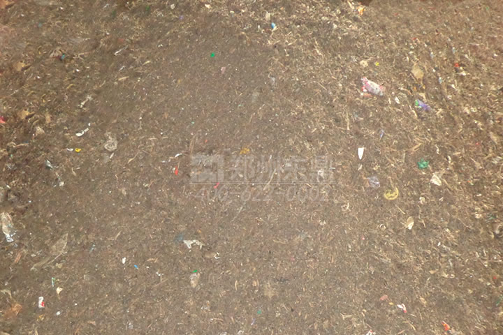 生活垃圾烘干機是鄭州東鼎針對人們日常生活過程中產(chǎn)生的垃圾固廢（其中包括樹枝、布料碎片、塑料、木塊、植物莖葉等）進行處理利用開發(fā)的一種專用烘干設備。