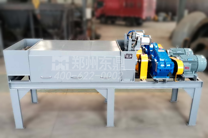 螺旋擠壓脫水機具有產(chǎn)能大，操作維修方便，投入成本低，分單螺旋和雙螺旋系列脫水產(chǎn)品