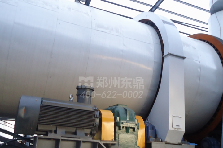大型精礦粉球團(tuán)類烘干機設(shè)備是一種處理能力大、穩(wěn)定高效、自動化程度高的專用烘干器，適用于鐵精礦、錳礦粉、鈷礦粉、銅精礦、金礦粉、鉛精粉、錫礦粉、汞礦粉、磷精礦、鉬精礦等精礦